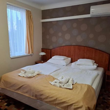 Atryum Hotel Szolnok Luaran gambar