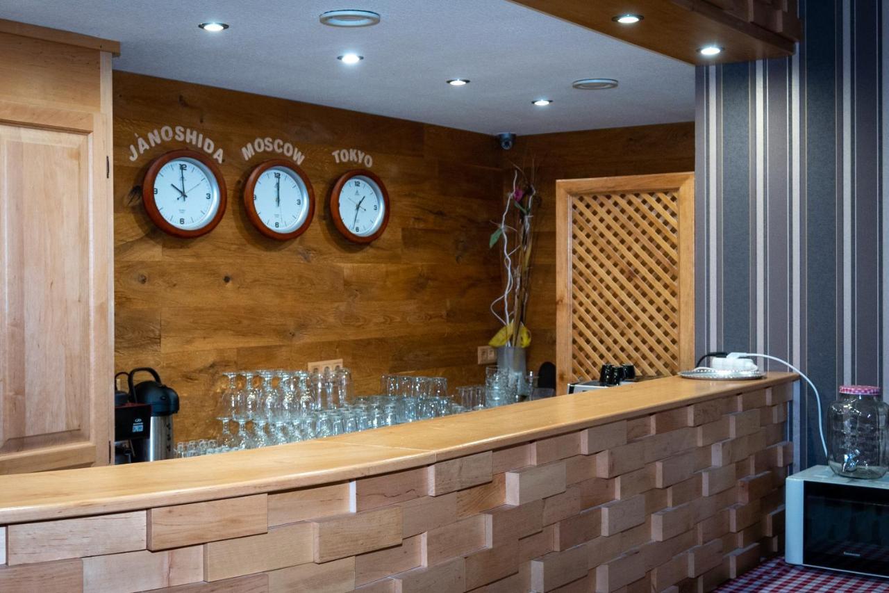 Atryum Hotel Szolnok Luaran gambar