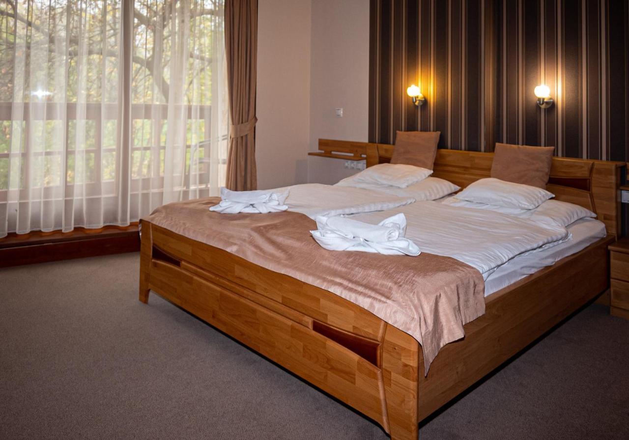 Atryum Hotel Szolnok Luaran gambar