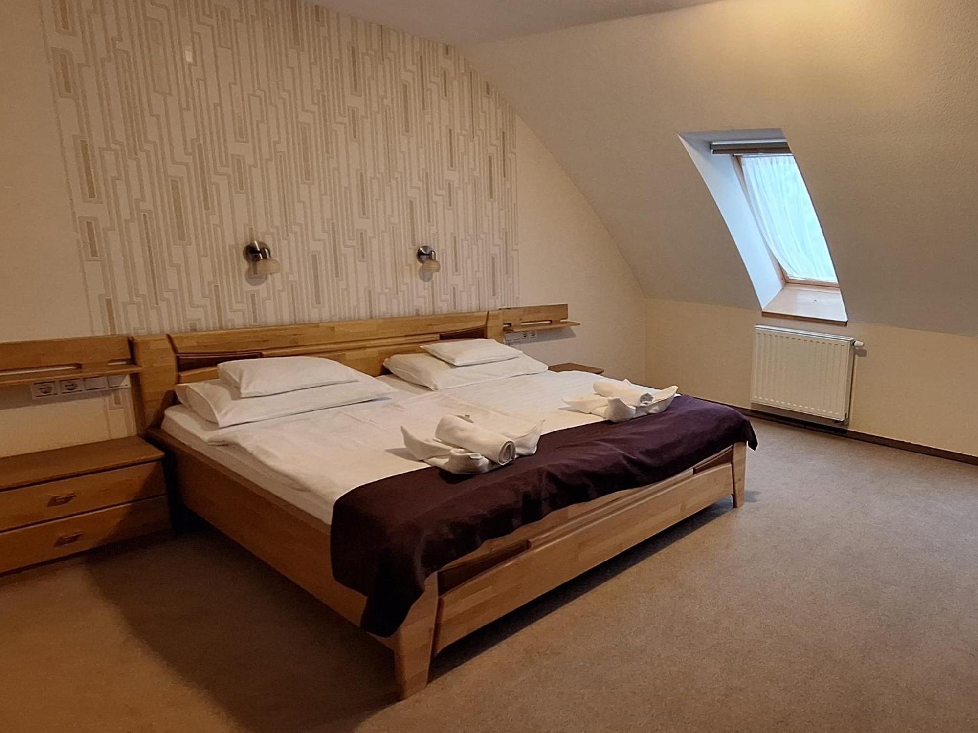 Atryum Hotel Szolnok Luaran gambar