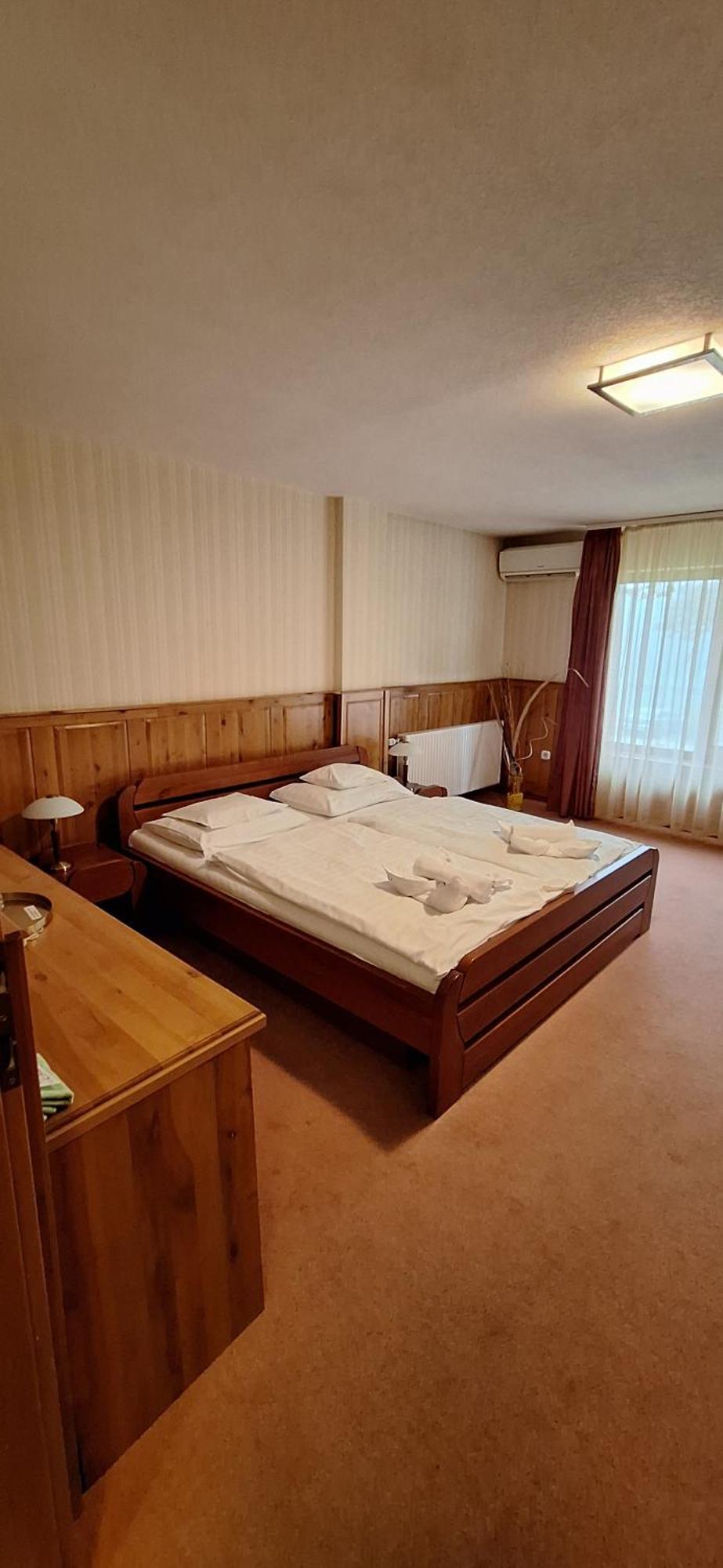 Atryum Hotel Szolnok Luaran gambar