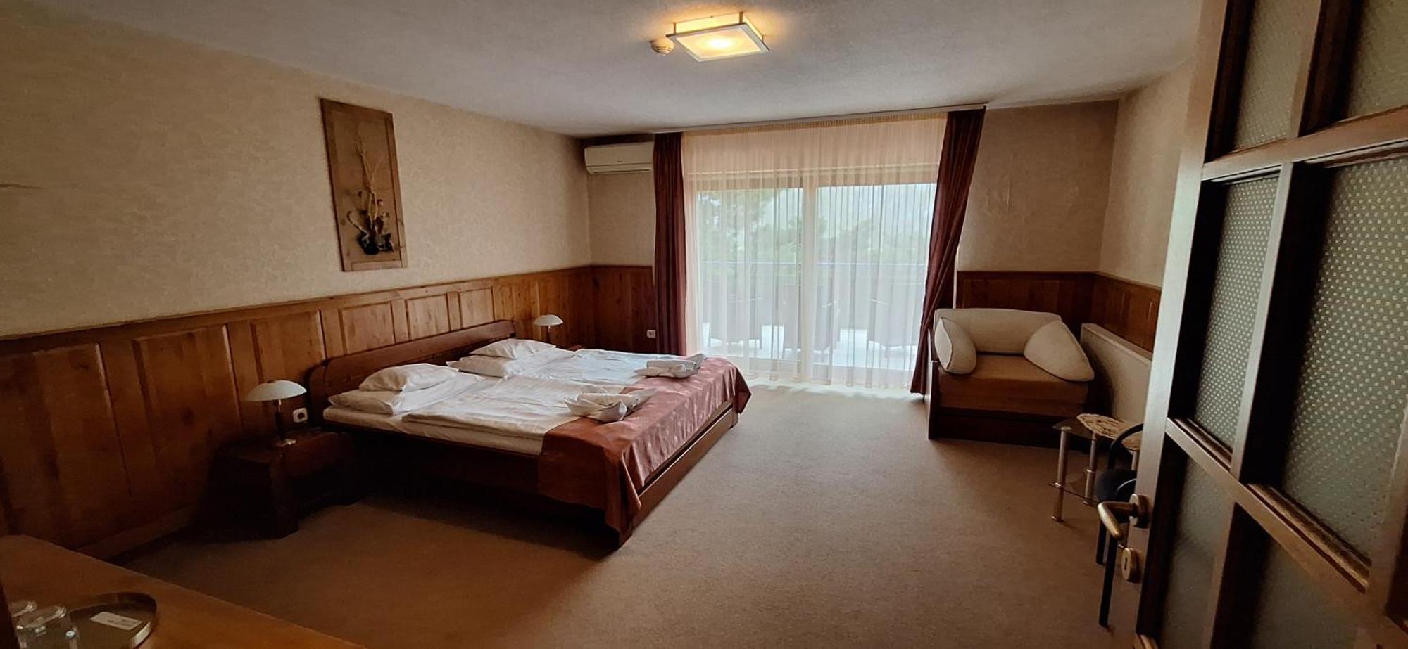 Atryum Hotel Szolnok Luaran gambar
