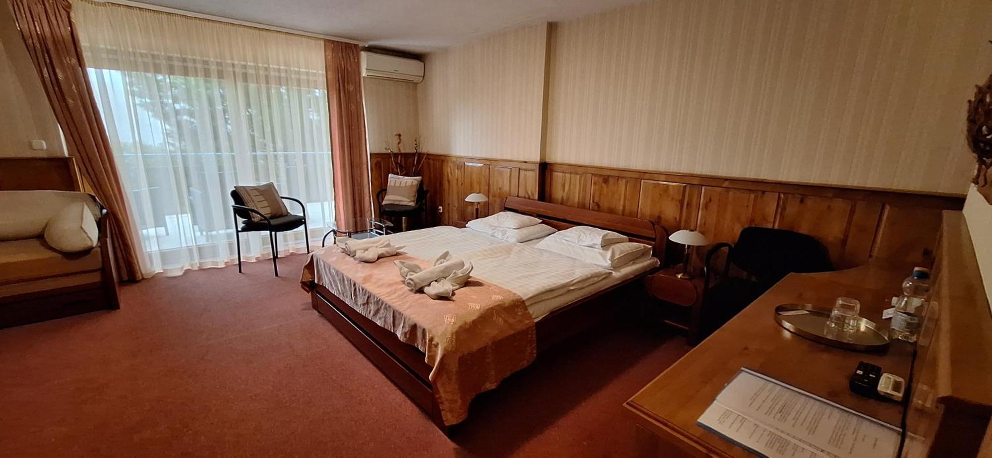 Atryum Hotel Szolnok Luaran gambar