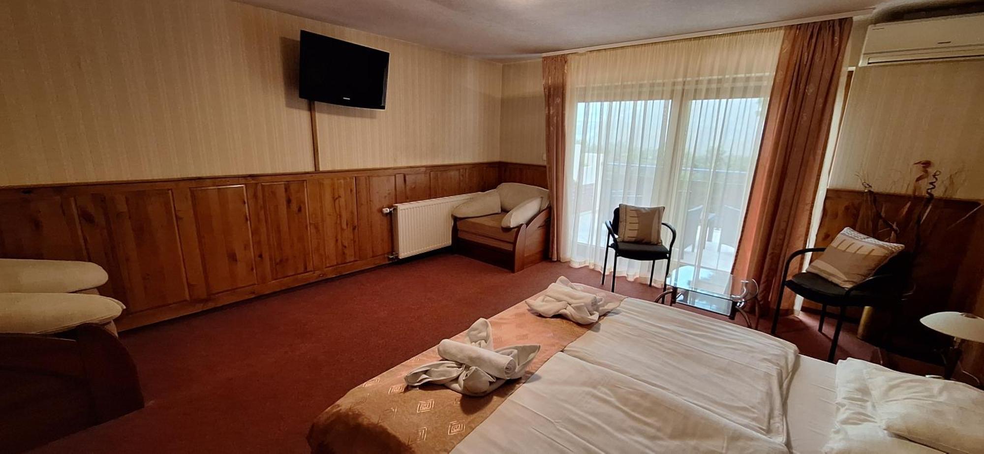 Atryum Hotel Szolnok Luaran gambar