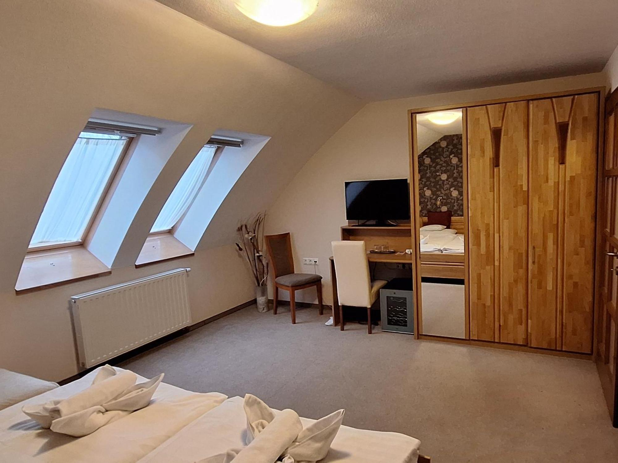 Atryum Hotel Szolnok Luaran gambar