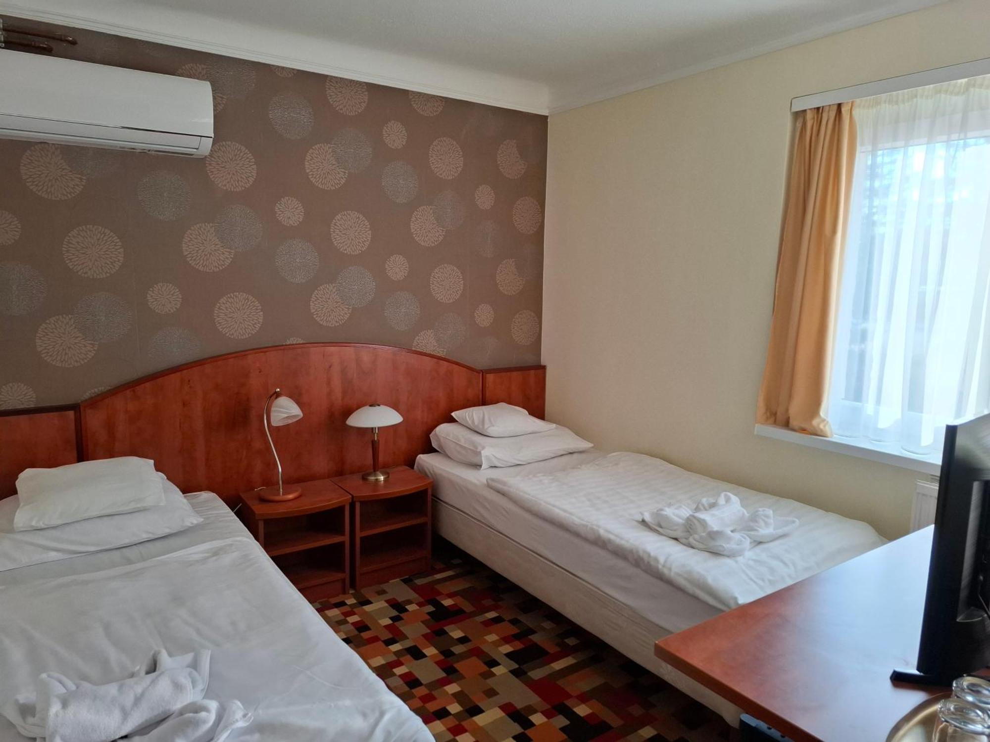 Atryum Hotel Szolnok Luaran gambar